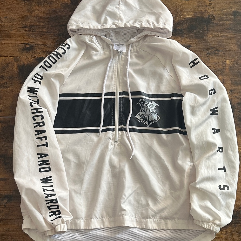 Harry Potter White & Black Hogwarts Pullover Hoodie